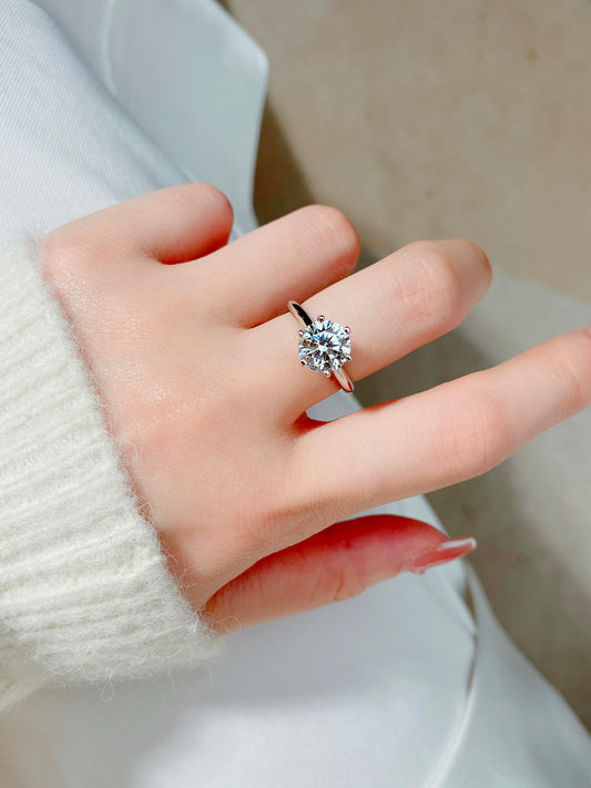 six claw round diamond ring